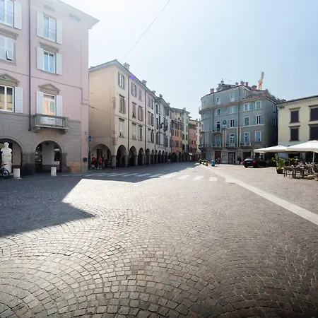 Al Donni Aircon Center Daire Bergamo