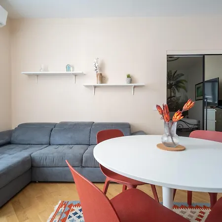 Al Donni Aircon Center Apartment *